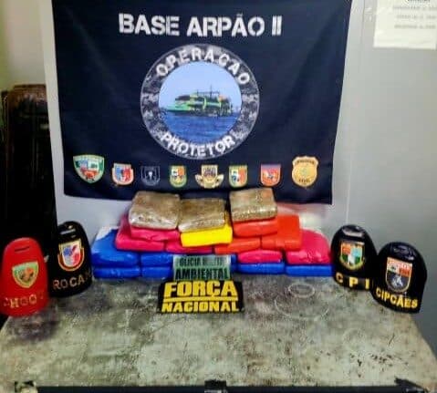 Em ações distintas, polícia apreende 36 tabletes de drogas em barcos no Amazonas