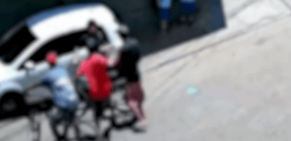 Aluno é agredido e tem bicicleta roubada por grupo em São Bernardo; câmeras registraram