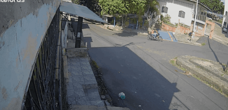 Jovem é atacado com marteladas durante assalto em Manaus; suspeito é preso