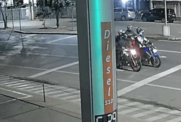 Motociclista é derrubado com mata-leão e tem veículo roubado em Amparo