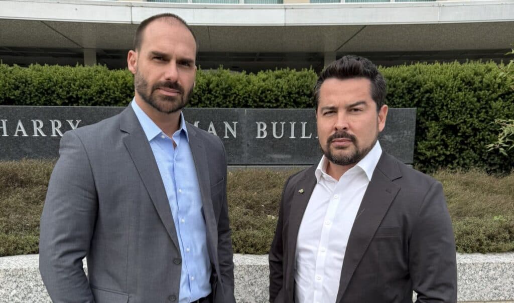 Eduardo e Paulo Figueiredo se reúnem com representantes dos EUA para tratar de anistia a Bolsonaro