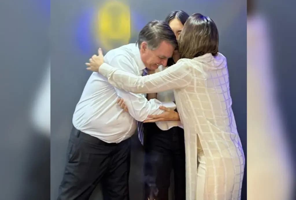 Michelle posta foto com Bolsonaro no aniversário da filha e fala de “injustiça”