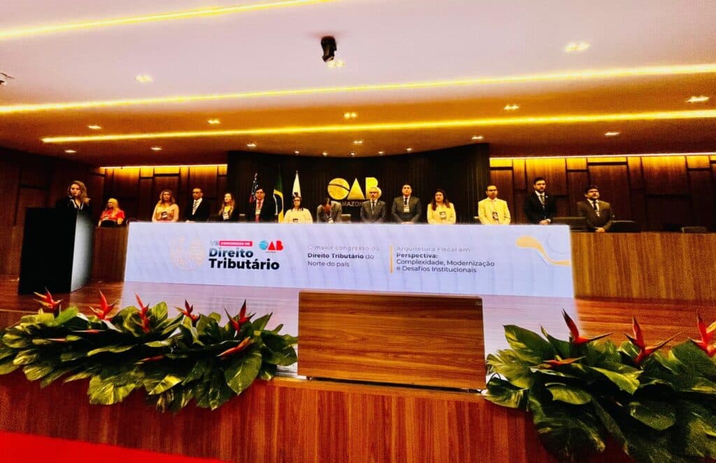 OAB Amazonas discutiu arquitetura fiscal com foco na Zona Franca de Manaus e homenageou ministro do STJ