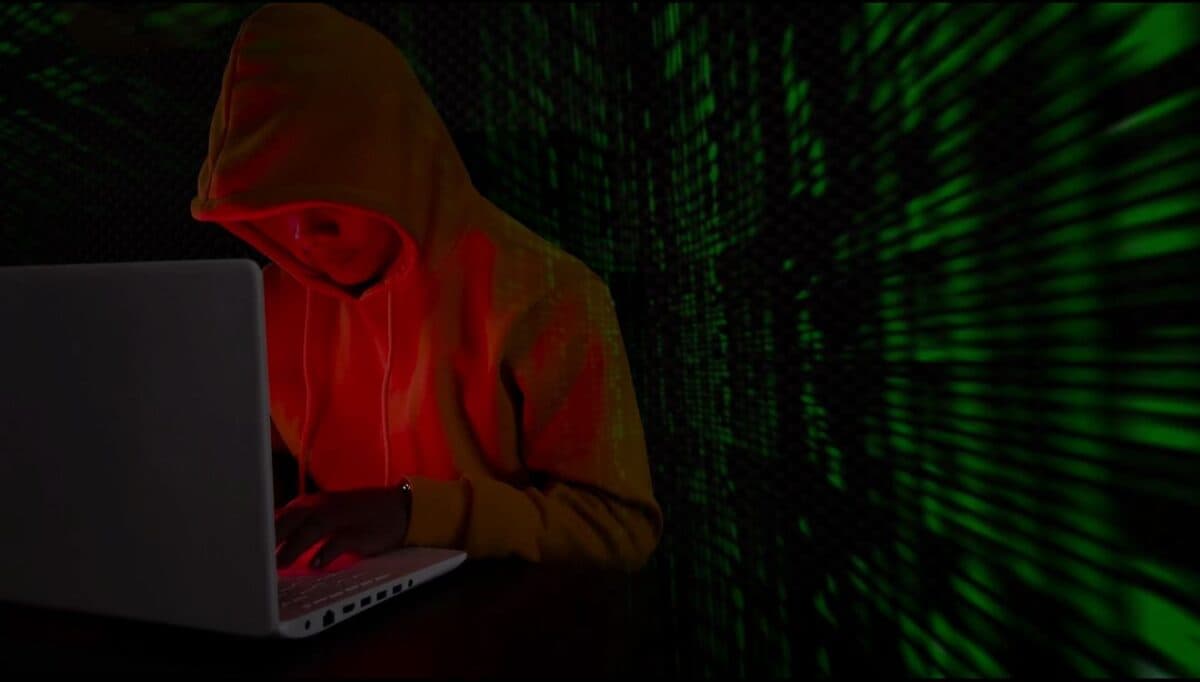 Polícia alerta população sobre golpes virtuais com links e arquivos em ZIP