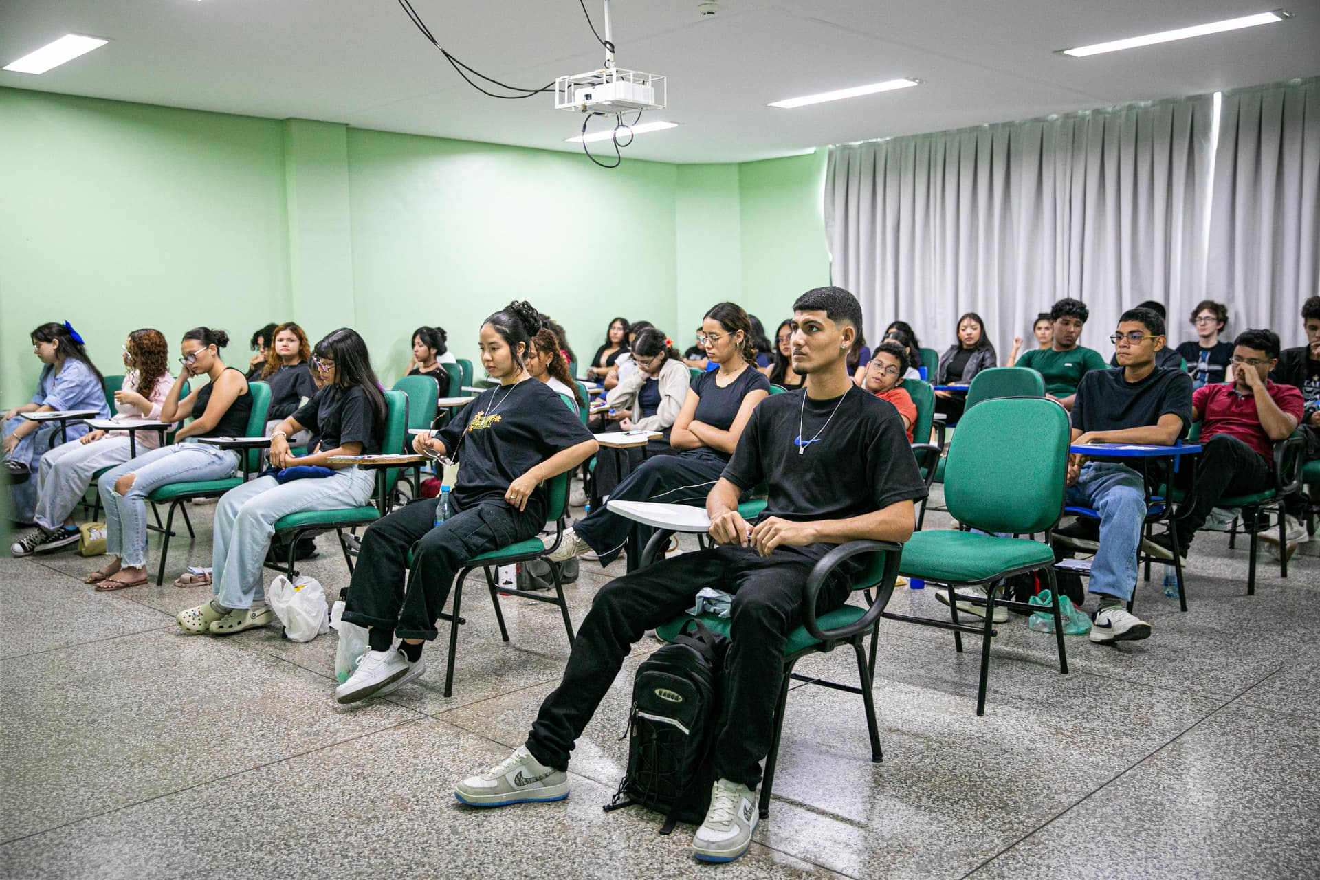 Provas do SIS da UEA reúnem milhares de candidatos em clima de dedicação e confiança