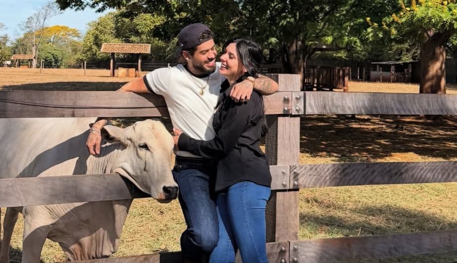 Zé Felipe posta foto agarradinho com Ana Castela e fãs repercutem: “Agora assumiu”