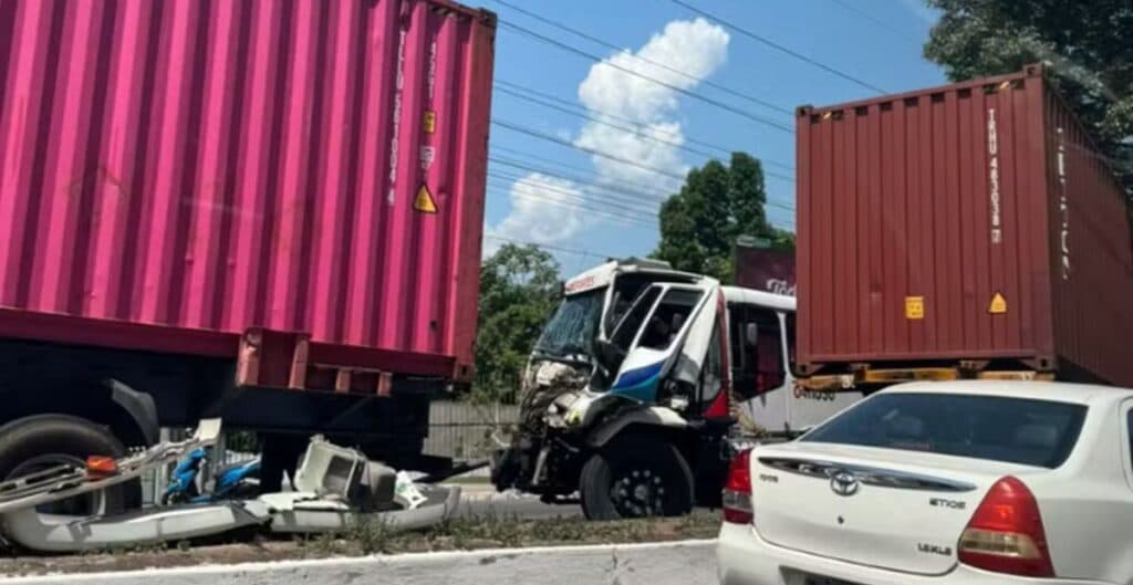 Dupla de motociclistas morre após colisão com carreta na Av. Rodrigo Otávio