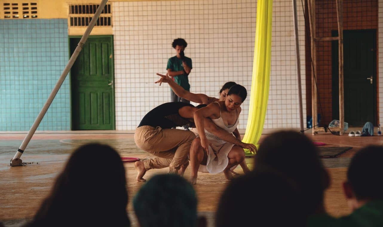‘Viveiro Acrobático’: proposta artística proporciona imersão no universo circense