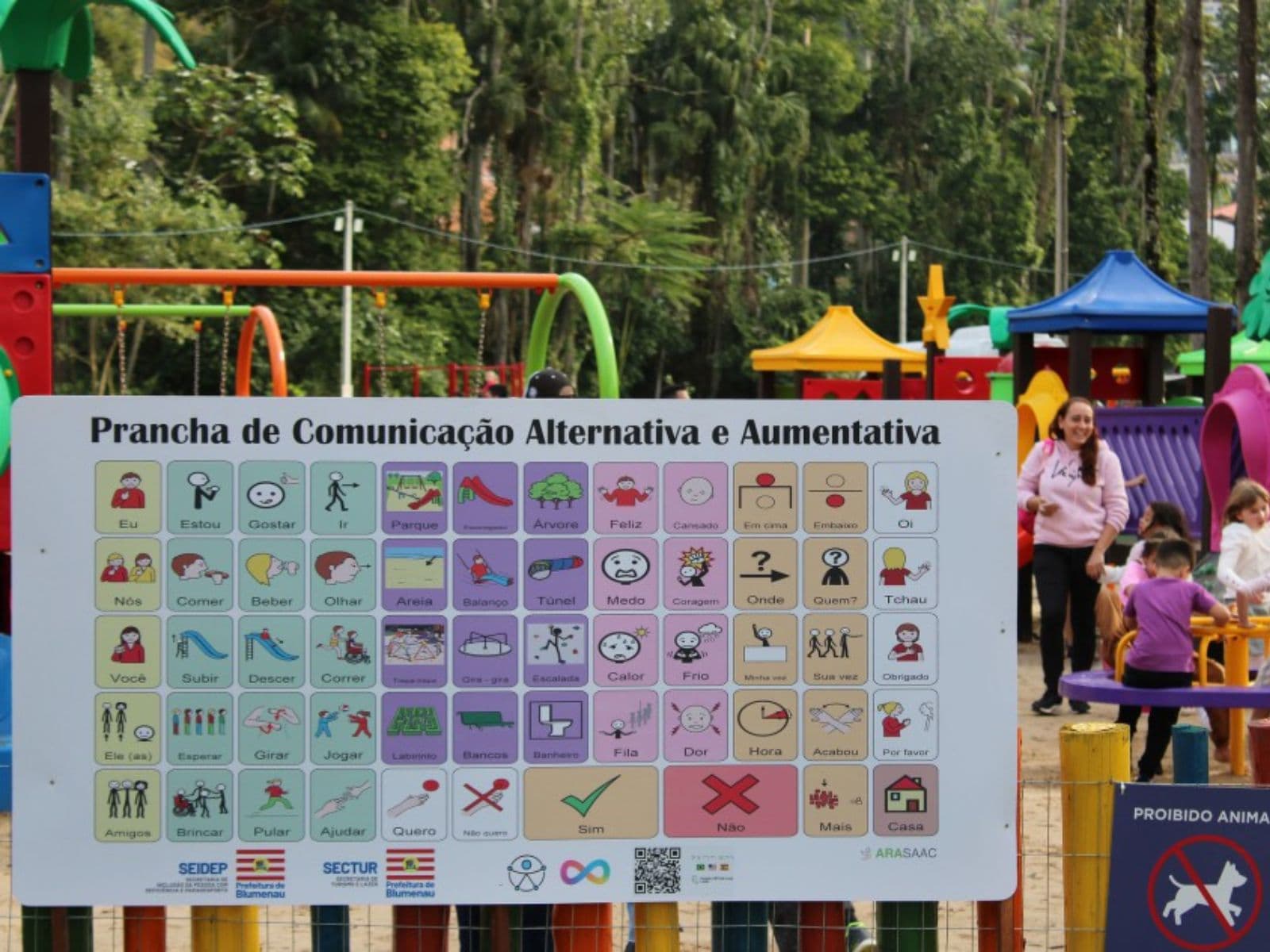 Vereador propõe instalação de pranchas de comunicação inclusiva em espaços públicos de Manaus