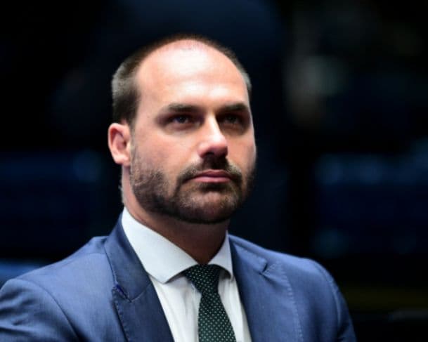 DPU diz que denúncia da PGR contra Eduardo Bolsonaro é irregular e pede que STF rejeite