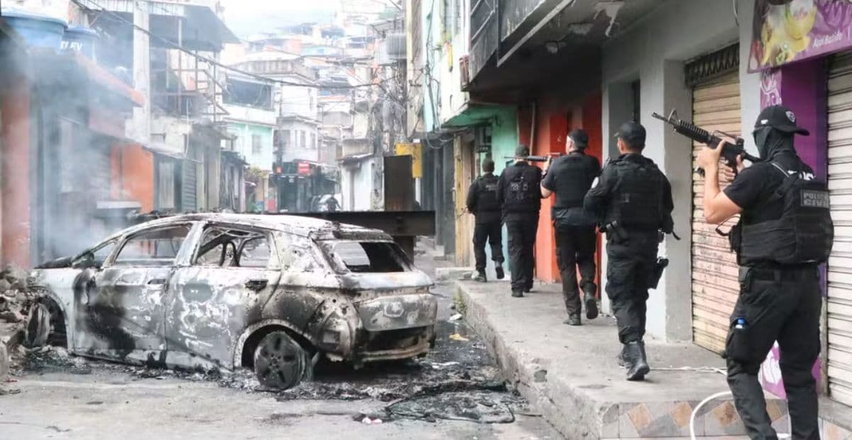 Megaoperação no Rio paralisa cidade: comércios e bares fecham por segurança