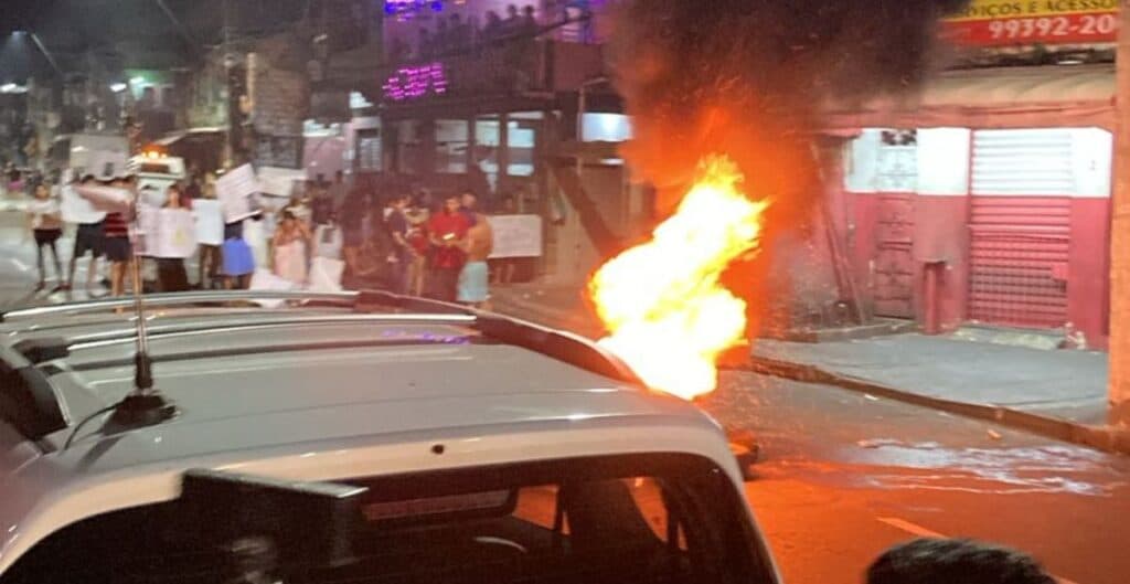 Saiba motivo de protesto que parou a Avenida Brasil