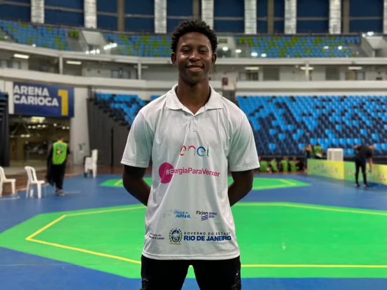 Henrique Marques conquista primeiro ouro masculino para o Brasil em Mundial de Taekwondo