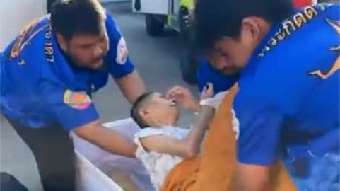 VIDEO: Na Tailândia, idosa acorda no caixão quando estava prestes a ser cremada viva