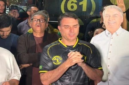 Flávio será o porta voz de Jair Bolsonaro ao longo do processo eleitoral de 2026