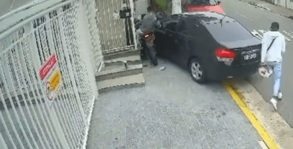 VÍDEO: Motorista reage e atropela dupla durante assalto em SP