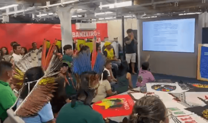 Povos da Amazônia entregam carta na COP30 e pedem protagonismo nas decisões sobre o clima