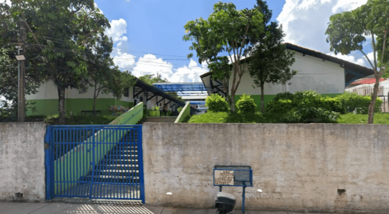 Diretora é afastada após descoberta de câmera em banheiro de escola