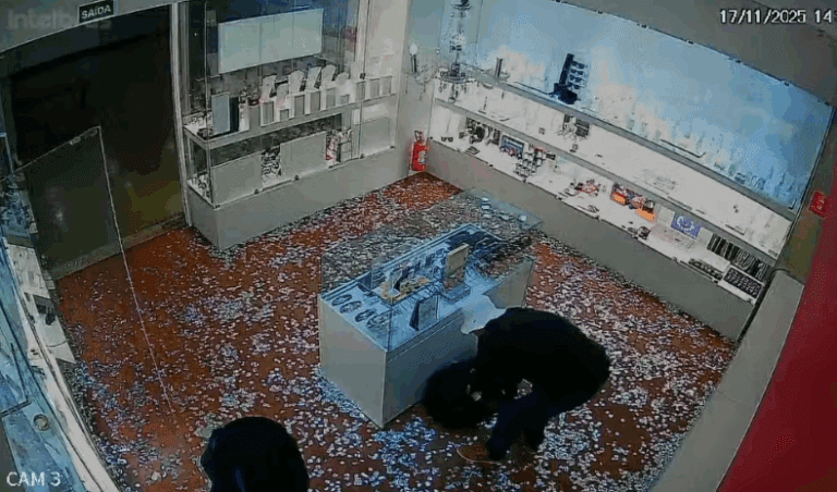 Criminosos rendem funcionária e roubam joalheria na zona Sul de São Paulo