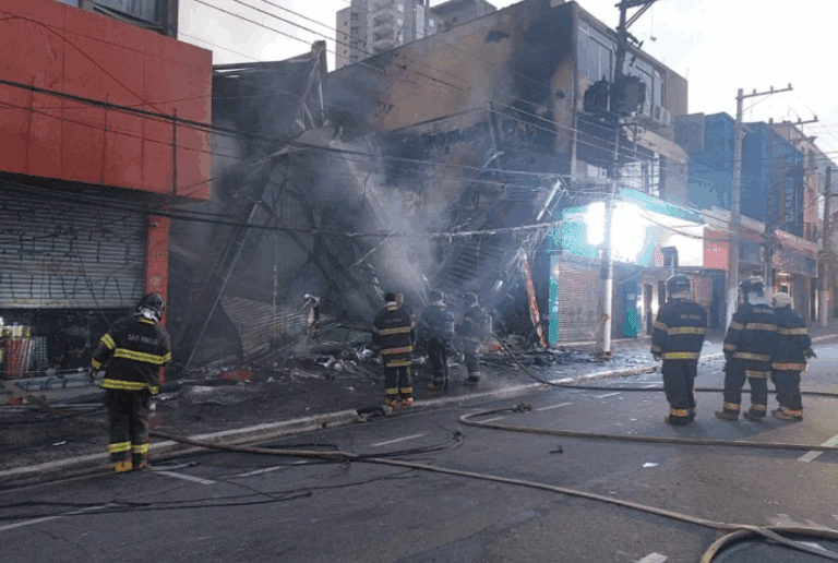 VÍDEO: Incêndio de grandes proporções atinge prédios em São Bernardo do Campo