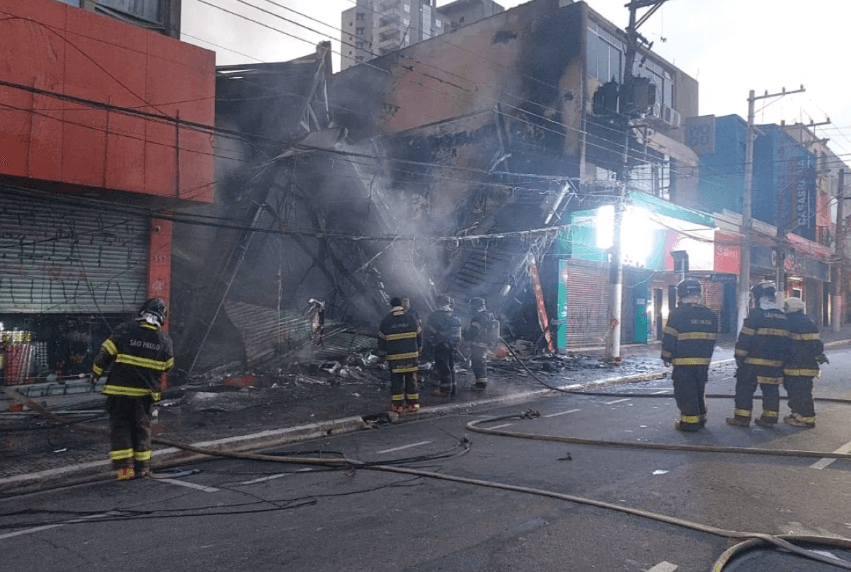 VÍDEO: Incêndio de grandes proporções atinge prédios em São Bernardo do Campo