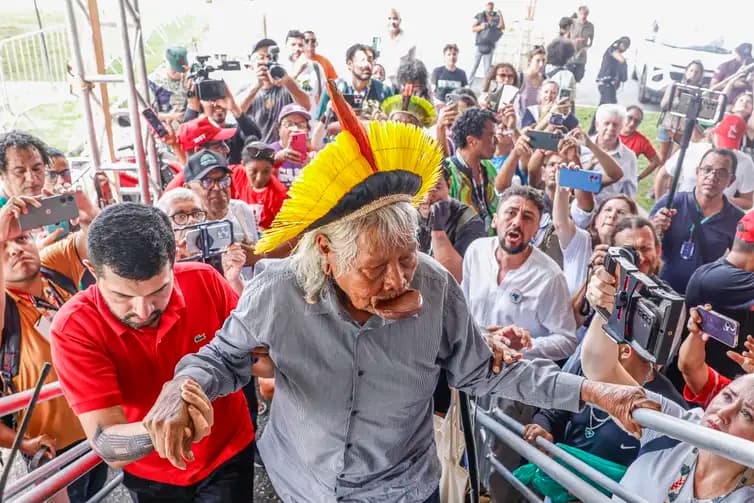 Cacique Raoni encerra Cúpula dos Povos com chamado para seguir na luta