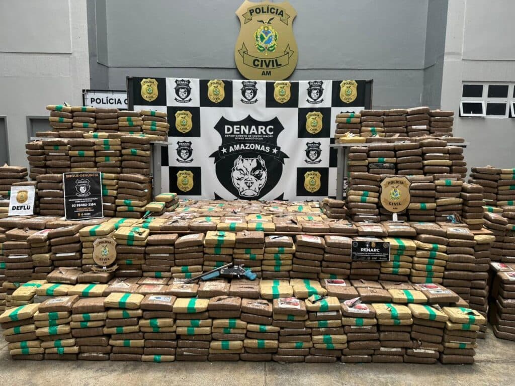 Cinco suspeitos são presos com mais de 1 tonelada de skunk em sítio de Iranduba