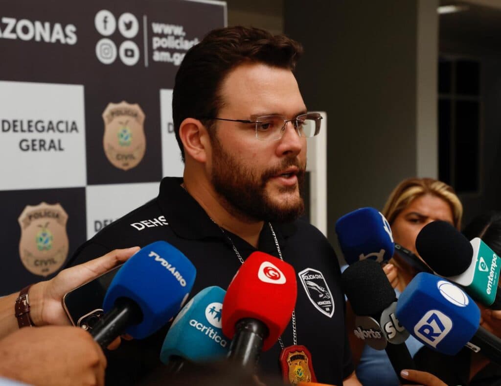 Filho é preso suspeito de matar mãe a facadas e tentar apagar vestígios do crime em Manaus