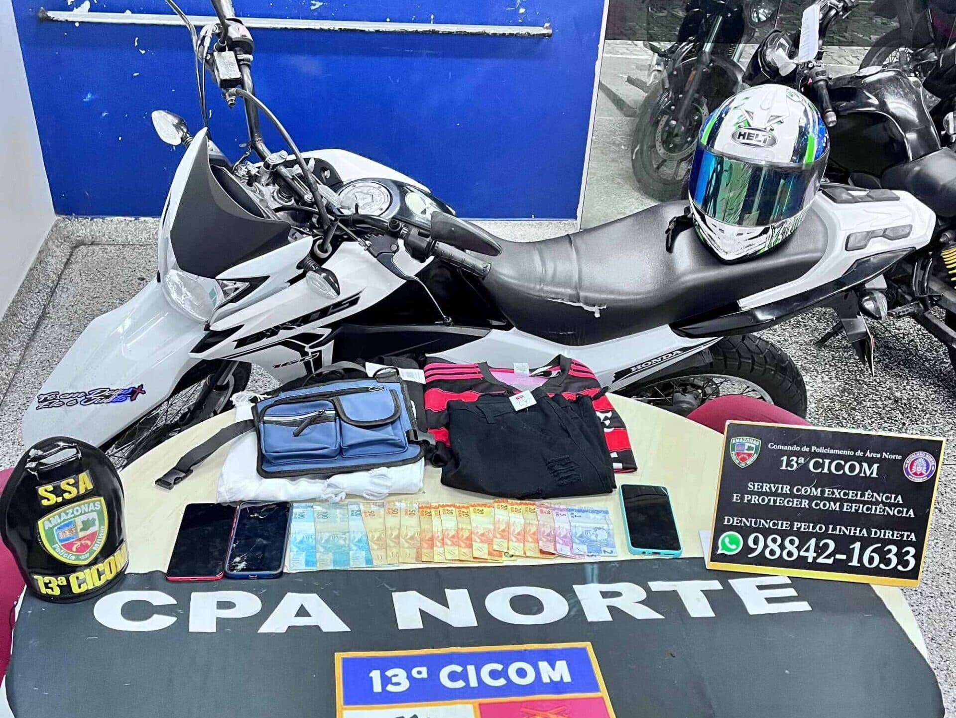 Primos são presos suspeitos de roubo a posto de combustíveis em Manaus