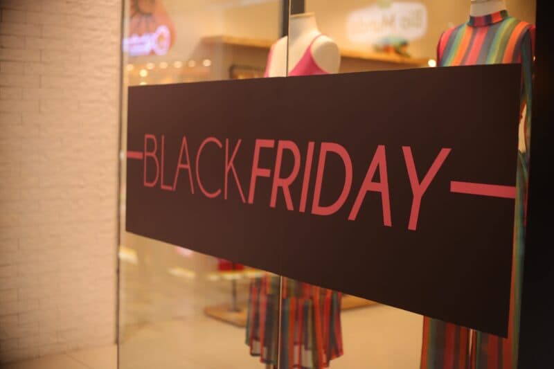 Operação Black Friday fiscaliza shopping de Manaus sobre a exposição clara de preços
