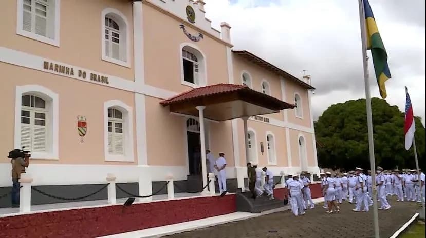 Comando do 9° Distrito Naval condecora novos Amigos da Marinha, em Manaus