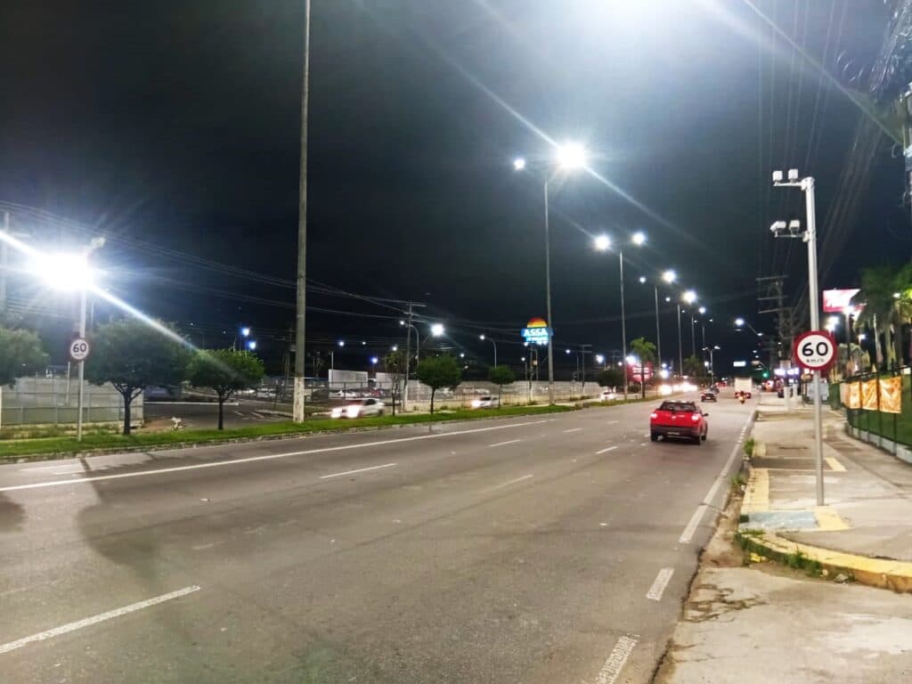 Salazar propõe projeto de lei que proíbe radares em ruas esburacadas de Manaus