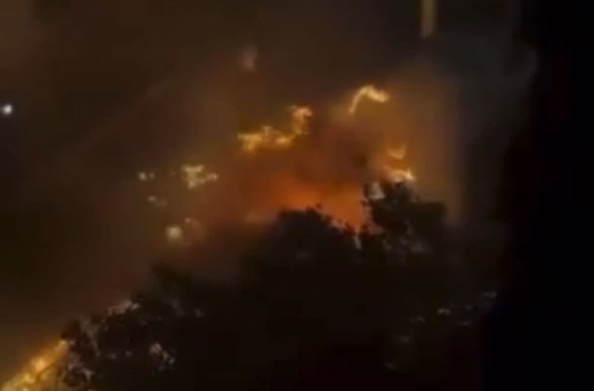 VÍDEO: Explosão de carro deixa bombeiros feridos em Nova York