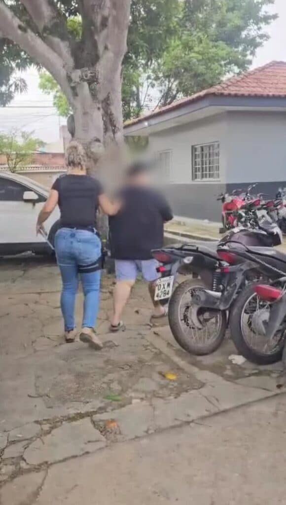 Funcionária é presa suspeita de furtar veículos de locadora em Manaus