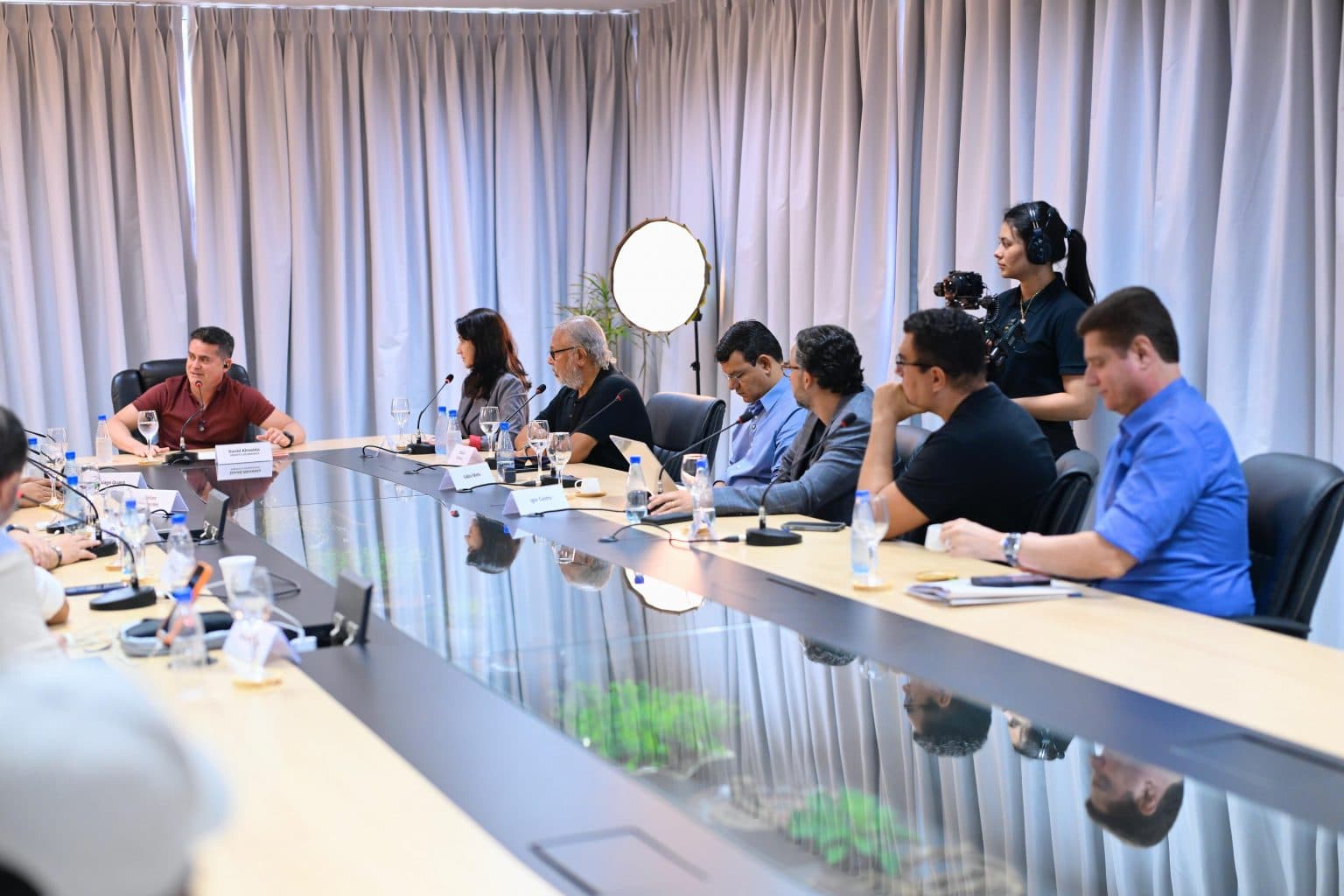 Bastidores: O xadrez político e a ‘superestrutura eleitoral’ que protagonizará as eleições em 2026