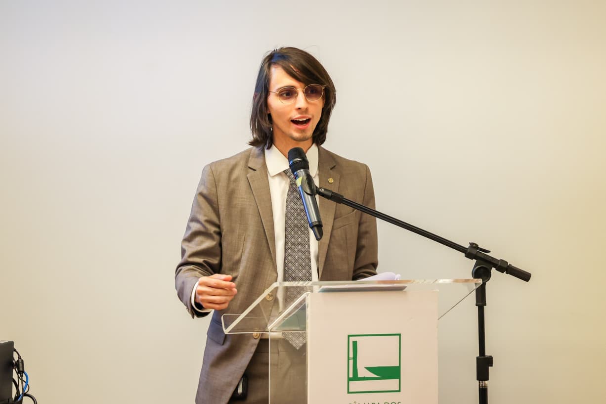 Amom Mandel diz que ‘o novo que faz’ vai enfrentar ‘o velho que se protege’ em 2026