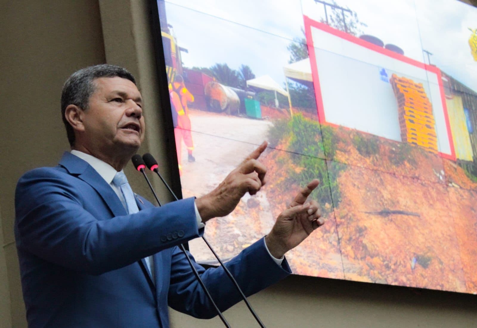 Câmara acusa DNIT e construtora de ‘esconder’ placas que cobram reconstrução da BR-319