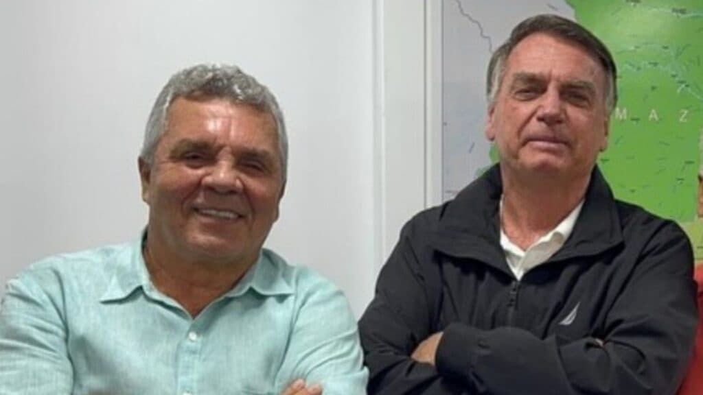 Alberto Fraga visita Bolsonaro em prisão domiciliar e revela estado do amigo: “Abatido”