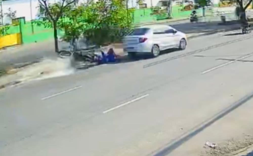 Briga de trânsito termina em atropelamento e deixa universitária gravemente ferida em Manaus