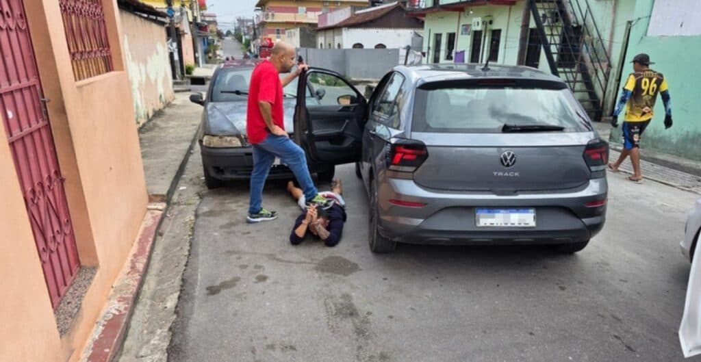 Dupla suspeita de série de roubos é presa após perseguição em Manaus