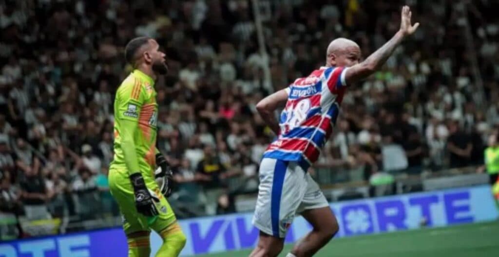 Com hat-trick de Deyverson, Fortaleza empata no fim com Atlético-MG
