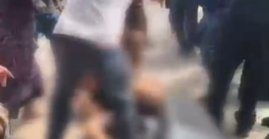 Homem é espancado após tentar filmar partes íntimas de criança em Manaus