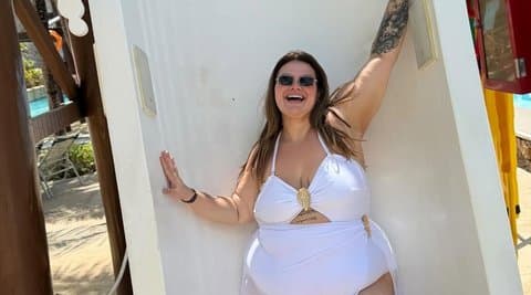 Thais Carla realiza sonho de descer em toboágua após perder 70kg