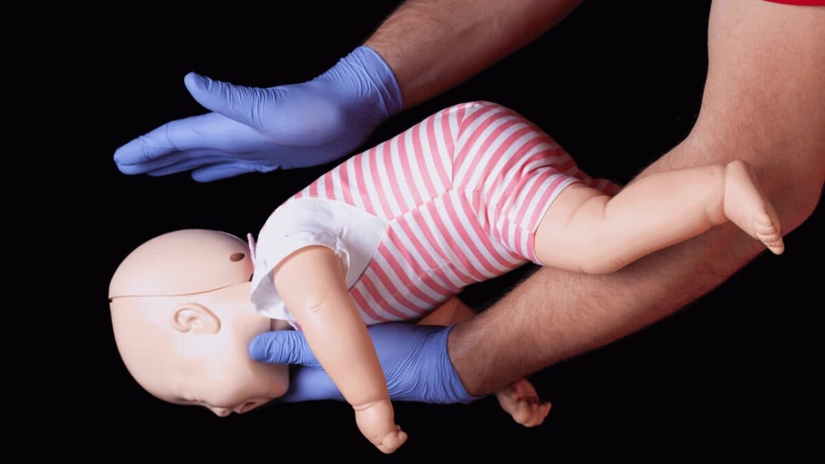 Nova técnica de desengasgo promete mais eficácia e segurança; saiba como fazer