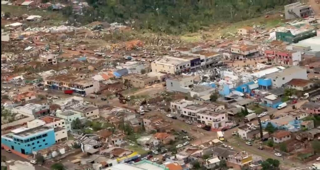 Três tornados com ventos de até 330 km/h atingiram o Paraná, confirma Simepar