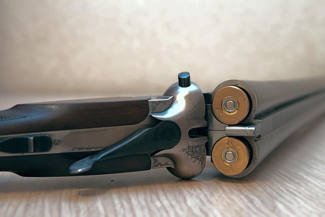 Servidor da Segurança Pública é preso suspeito de asfixiar e apontar arma na cabeça da esposa em Manaus