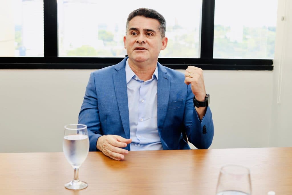 Em encontro com prefeitos, David Almeida minimiza debate eleitoral antes da visita de Lula ao AM