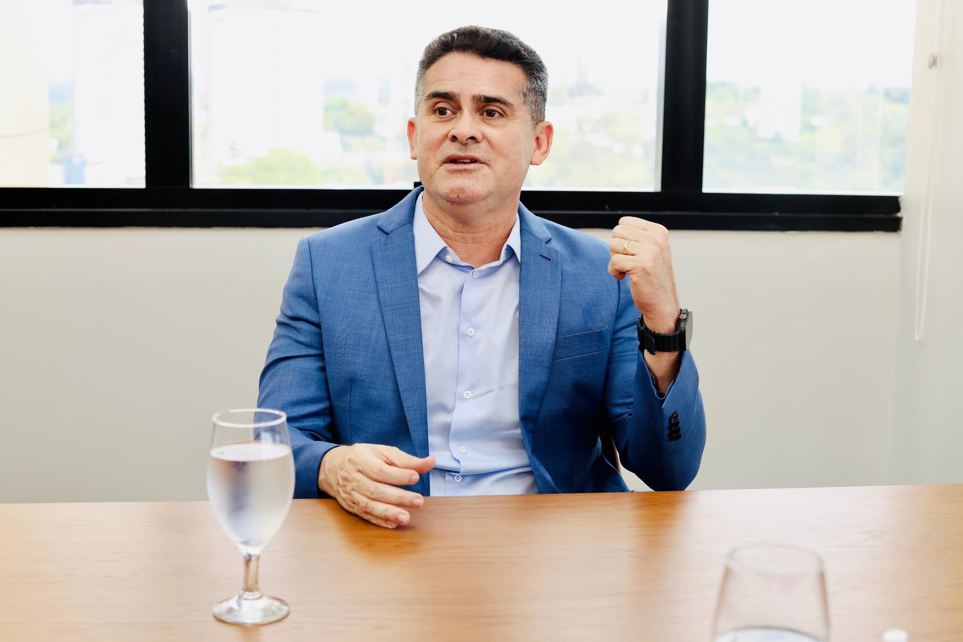 David Almeida reduz tom do debate eleitoral antes da visita de Lula ao Amazonas