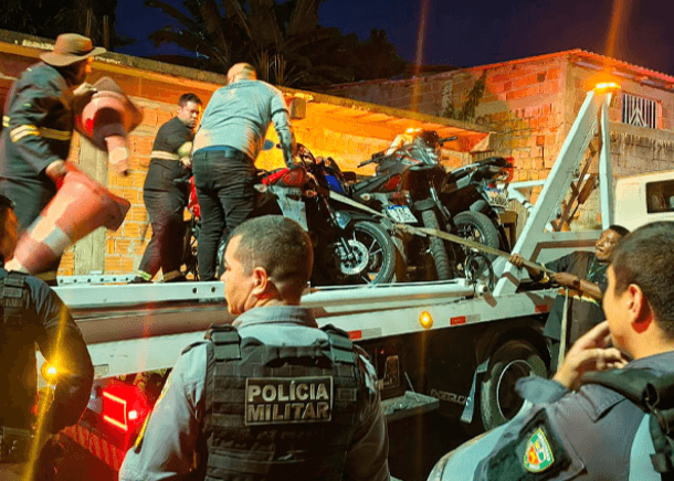 PM ‘desmonta’ adega por perturbação e apreende 120 motos irregulares em Manaus