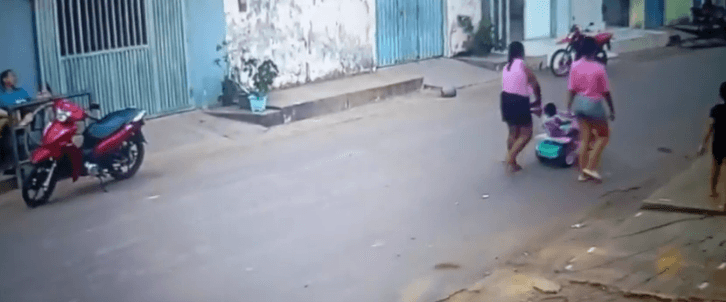 Motorista embriagado sobe em calçada e atropela duas crianças e uma mulher no Maranhão